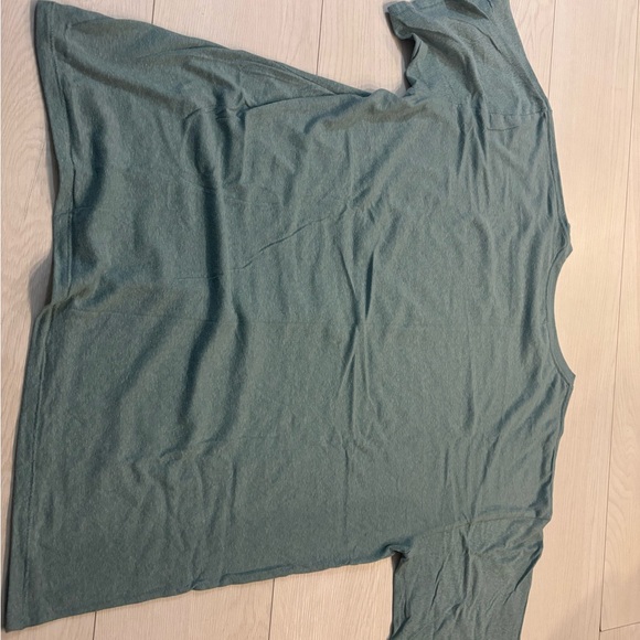 Aritzia Short Sleeve Tee in Forest Green - Picture 4 of 4
